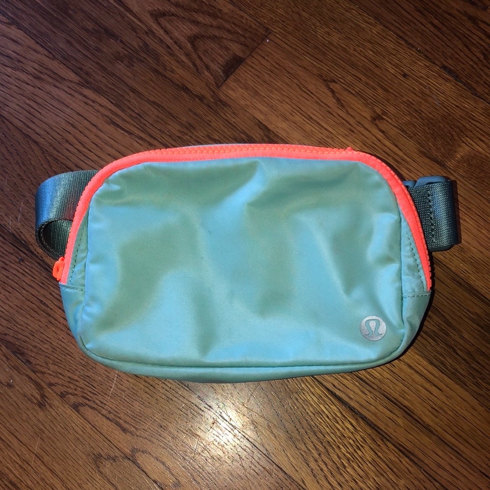 Lululemon Everywhere Belt Bag